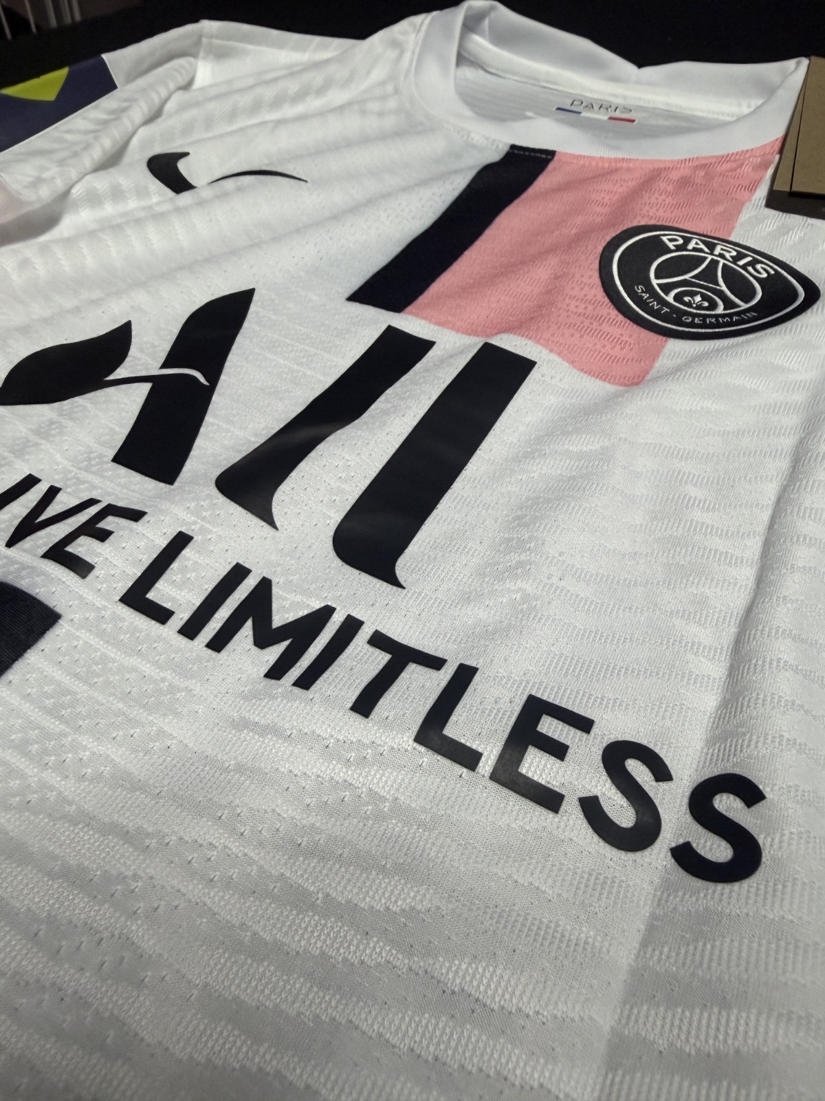Authentic PSG Paris Saint-Germain Jordan Jersey Messi #30 Player Version L BNWT