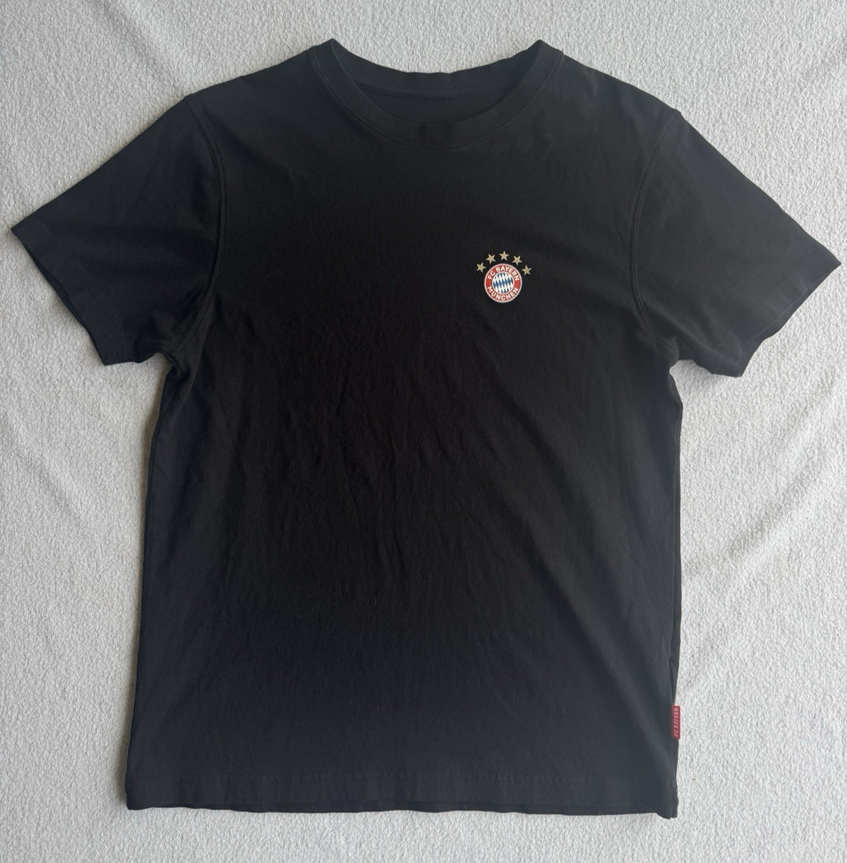 FC Bayern Munich T-Shirt Mens Black Crew Neck Short Sleeve Football Soccer Crest