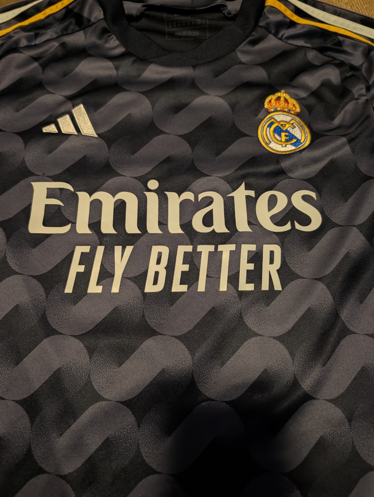 From Fanatics! adidas Real Madrid Luka Modric #10 Soccer Jersey Men’s Size M