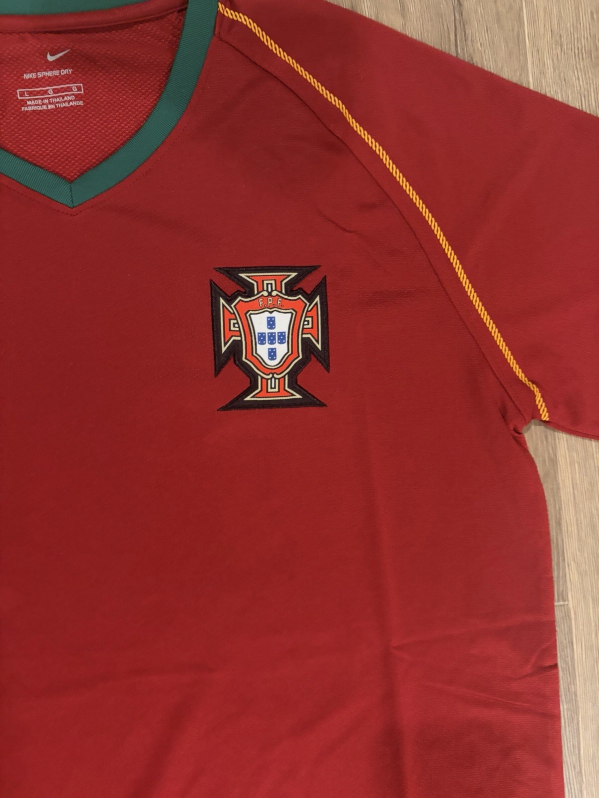 2006 Portugal red football shirt size Extra Large brand new