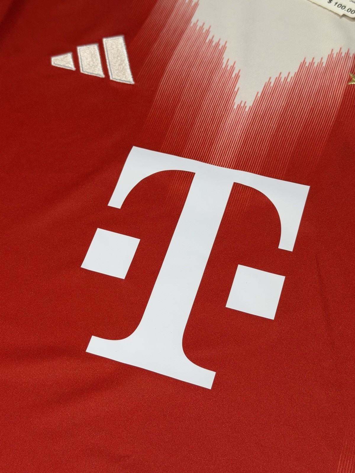 NEW Adidas FC Bayern 25/26 Home Authentic Women’s Jersey JN8514 Size Medium Red