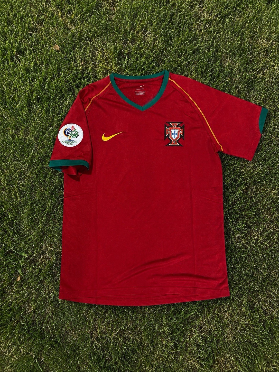 2006 Portugal red football shirt size Extra Large brand new