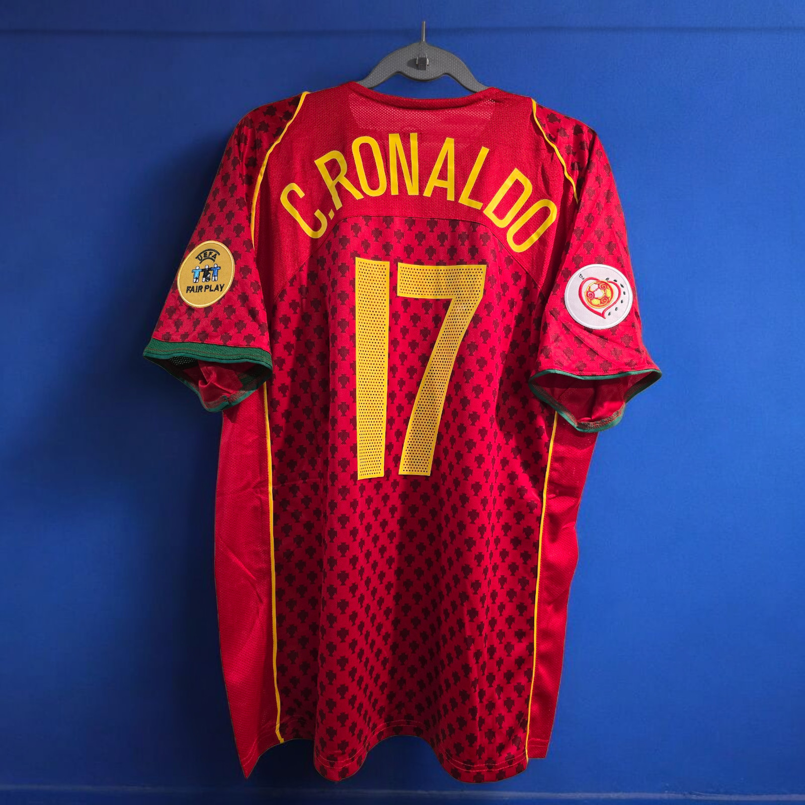 PORTUGAL HOME 2004 – FOOTBALL SOCCER – C. RONALDO # 17 – XL (Run Small) Retro