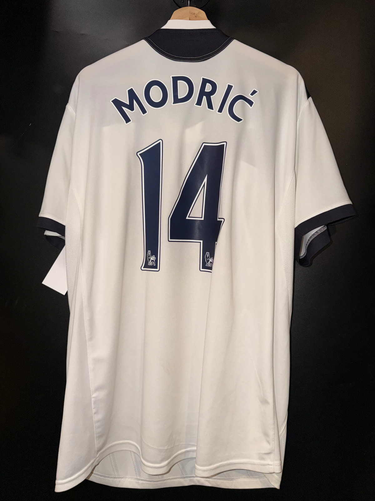TOTTENHAM HOTSPURS MODRIC 2010-2011 ORIGINAL JERSEY Size 2XL