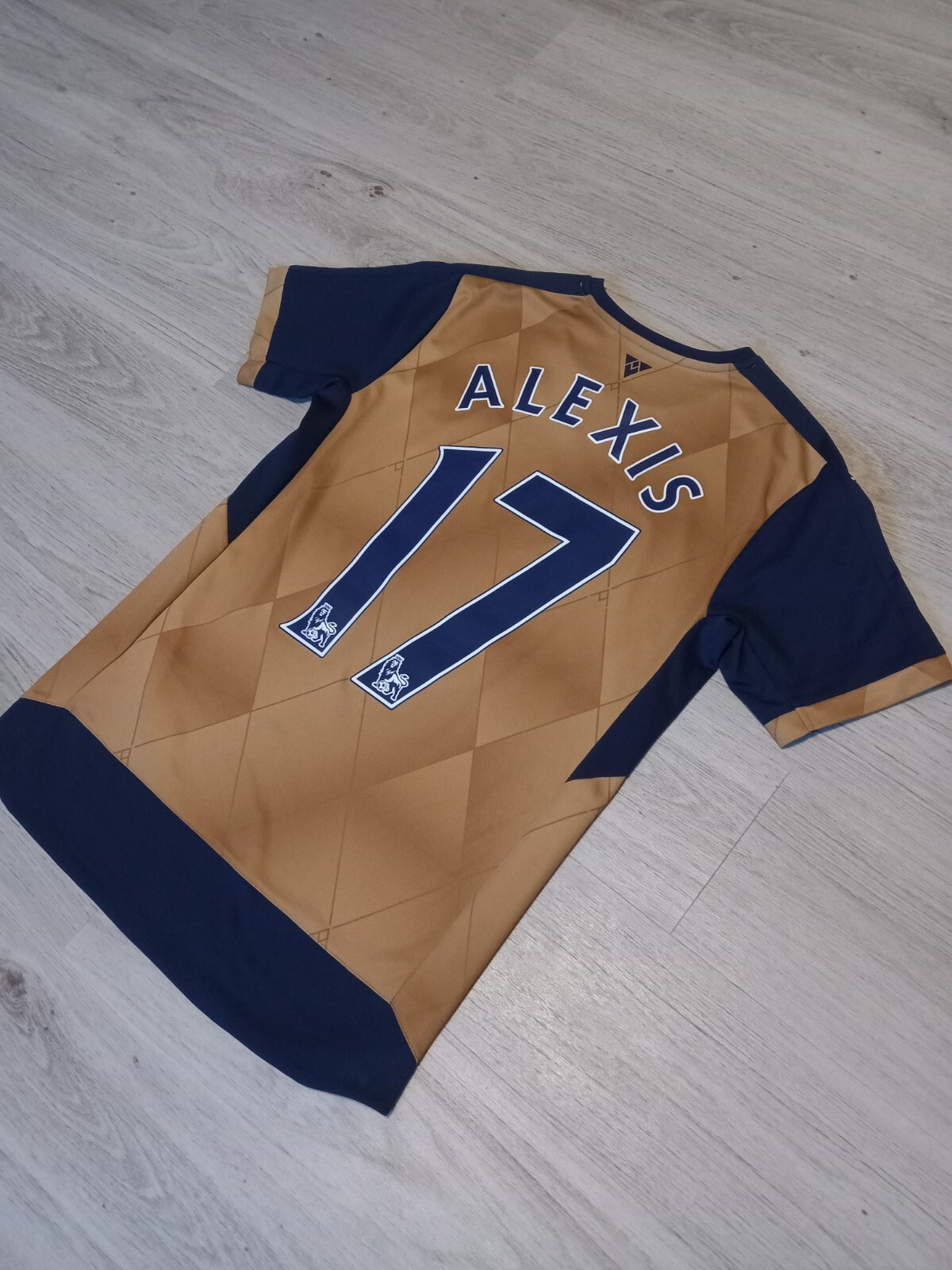 Alexis Sanchez Arsenal 2015/2016 Away ORIGINAL Puma Rare Soccer Jersey Brown S