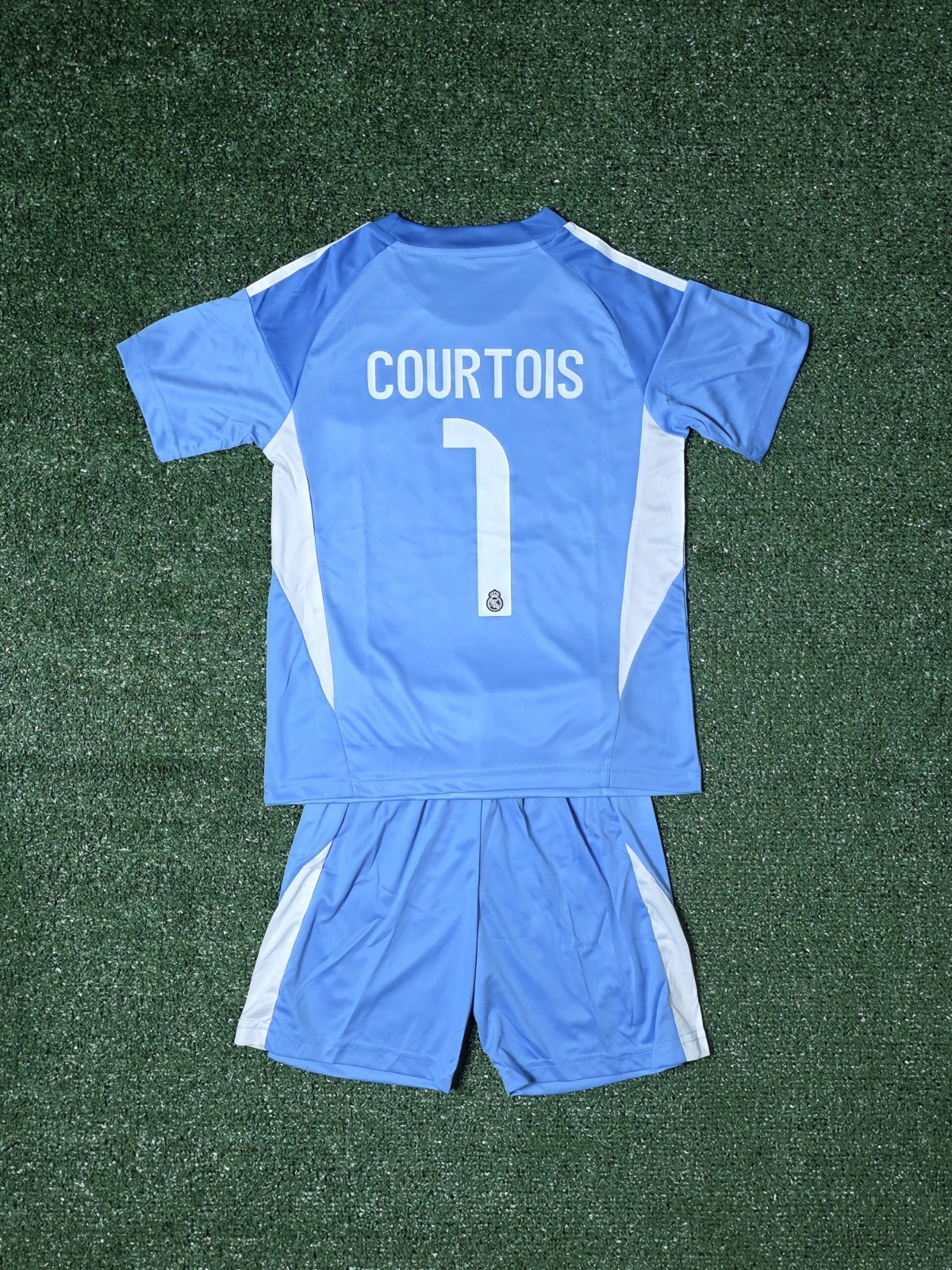 Size Youth XL (Code 28) /Courtois 1/ Real Madrid Goalkeeper Jersey Set