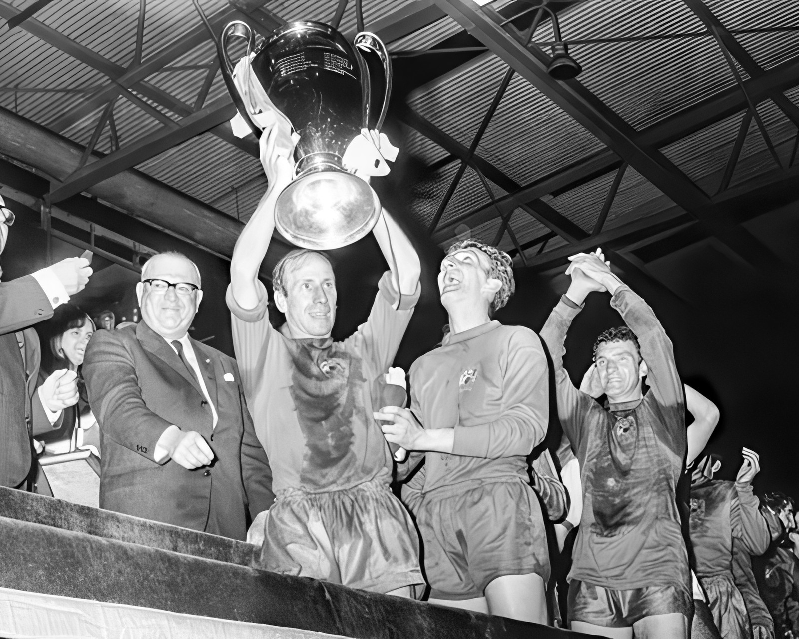 Bobby Charlton Lifts European 8×10 Photo Print Soccer Football Poster Wall Art