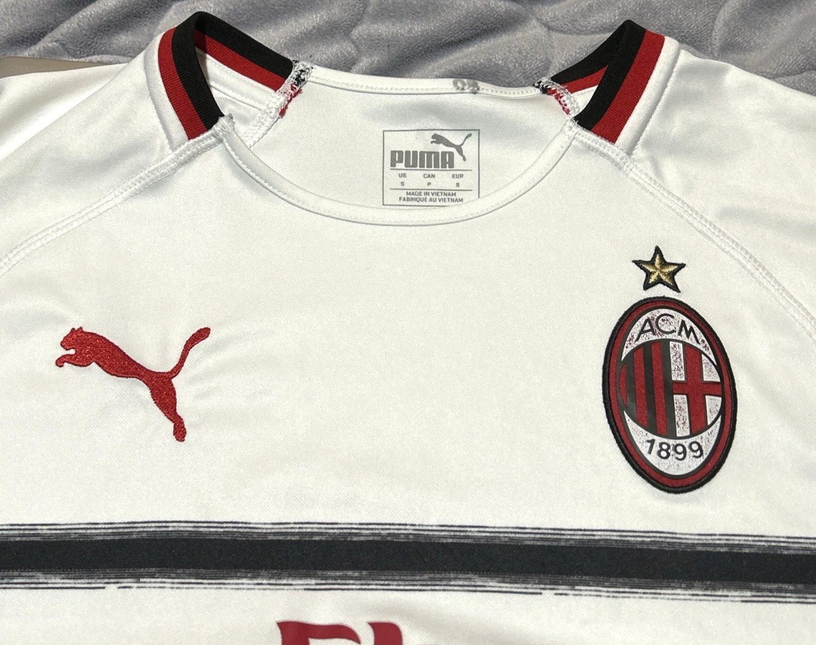 PUMA FLY EMIRATES and ACM Milan Soccer-Football White Jersey Mens Size Small