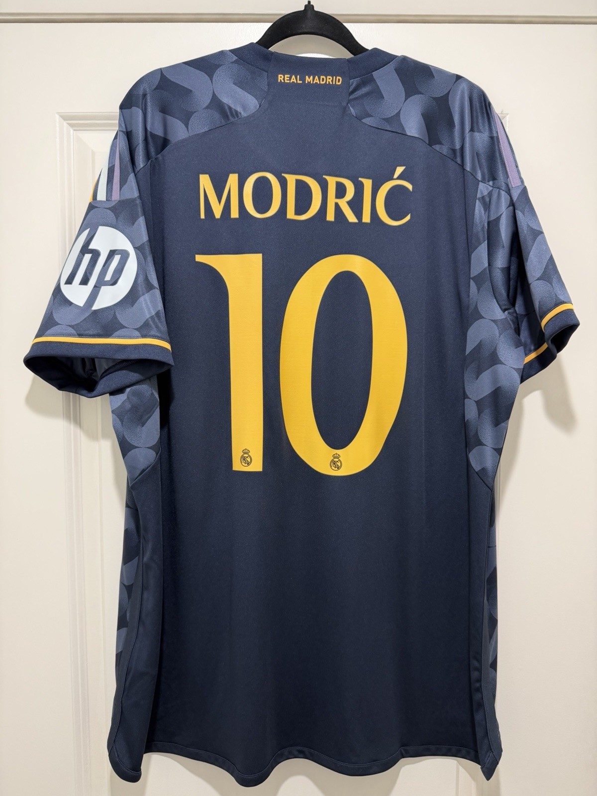 Modric #10 Mens 2XL Adidas Real Madrid Away Jersey