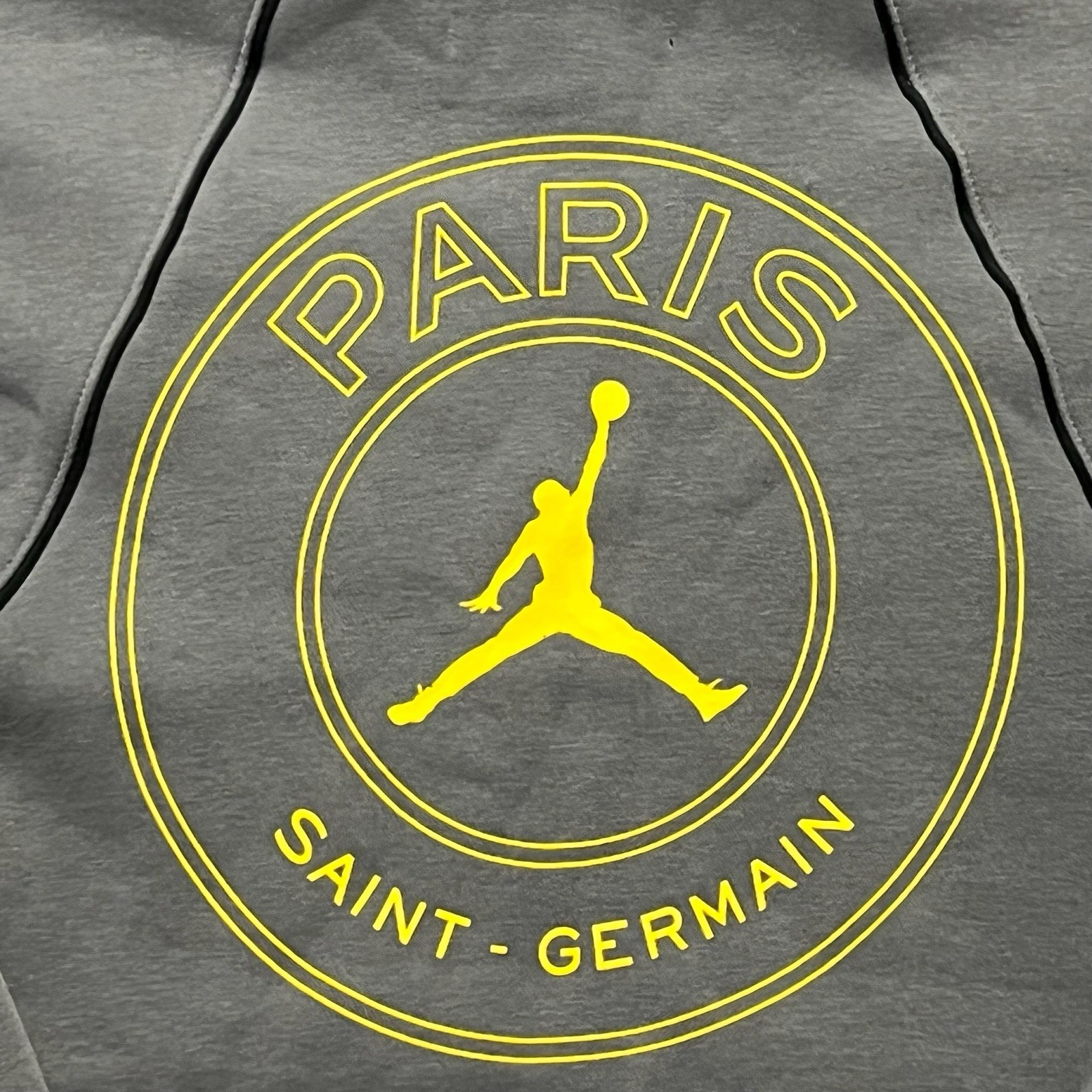 Jordan Paris Saint Germain Hoodie Mens Medium PSG Gray Yellow Logo Sweatshirt A3