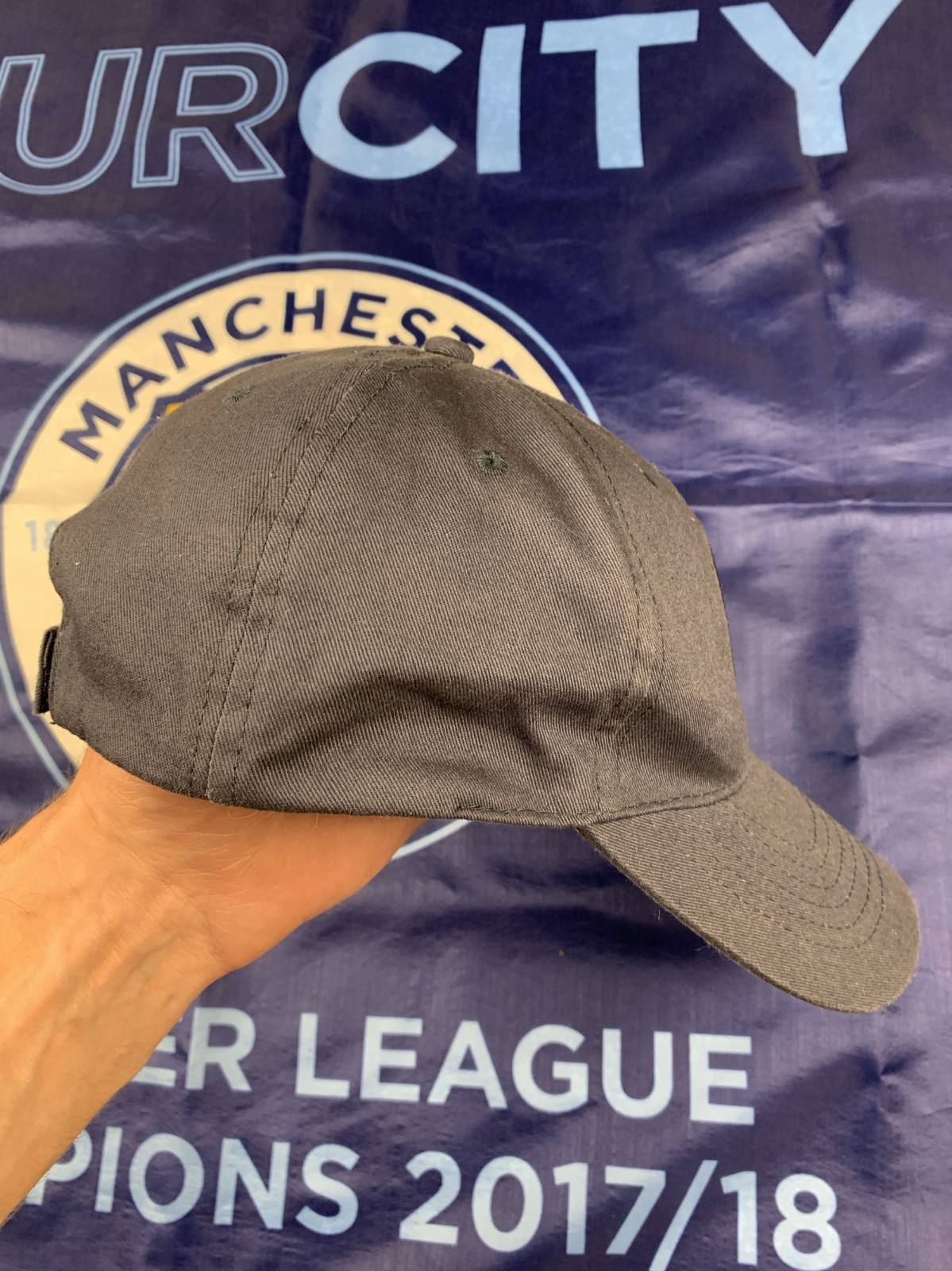 2 in 1 Manchester City Official Soccer Cap + Flag Poster