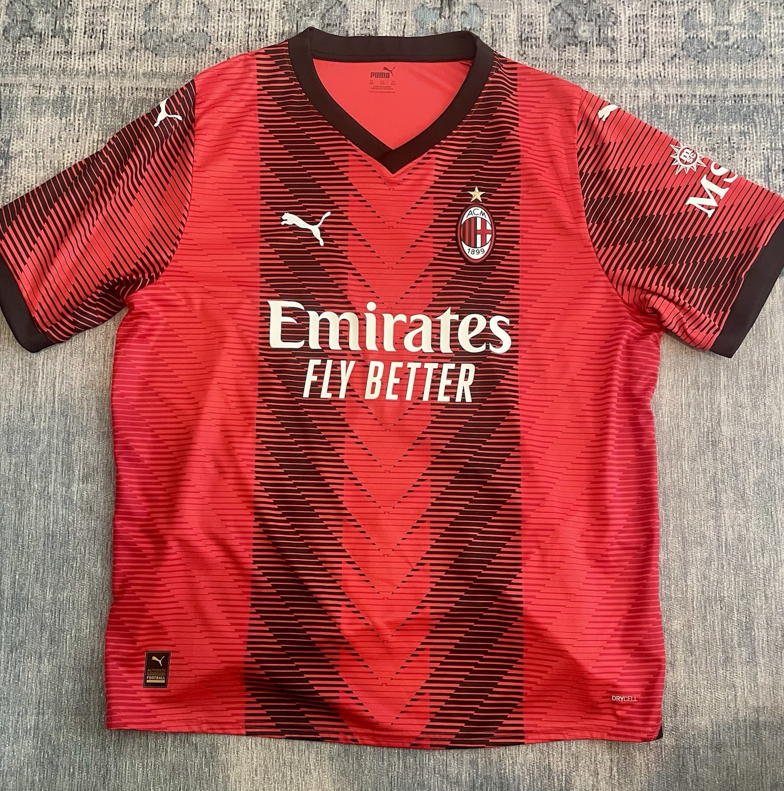 23/24 AC Milan Men’s Home Kit Size XXL, Authentic