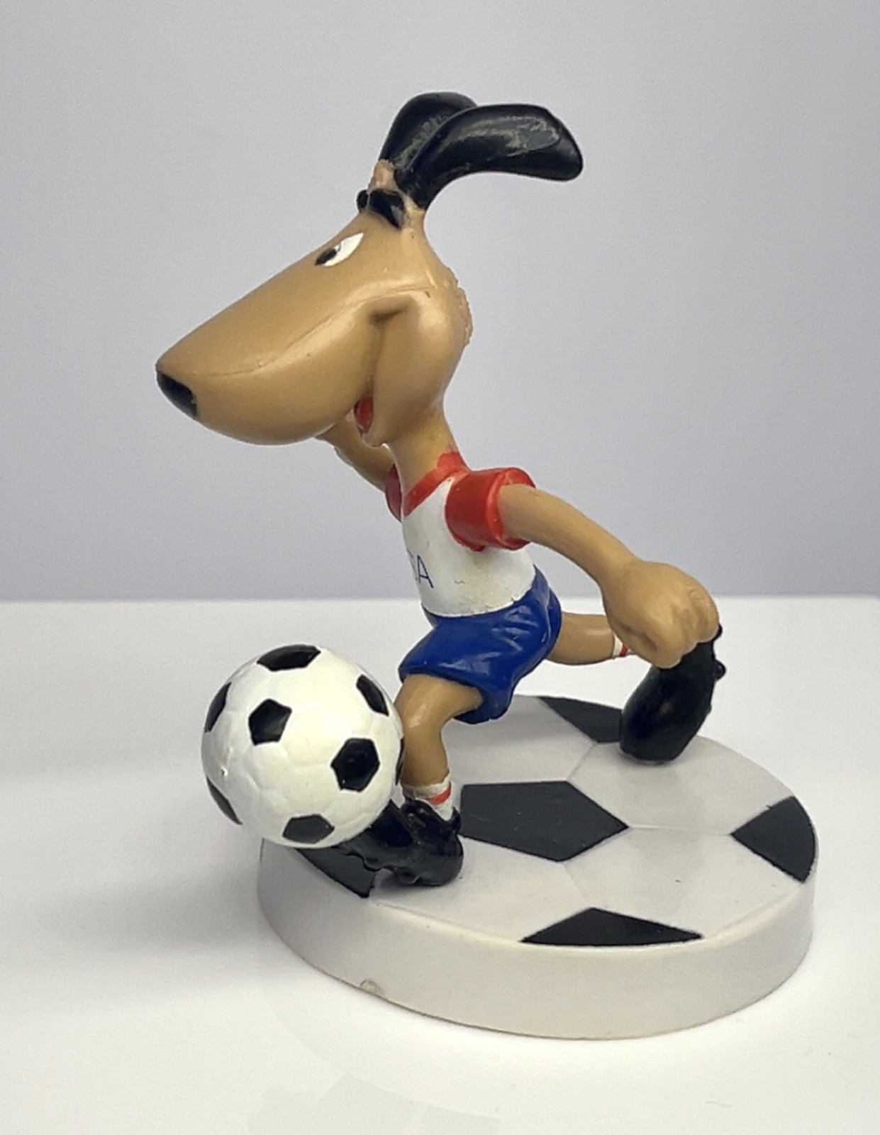 Vtg World Cup 1994 USA Soccer Football Dog Mascot Striker Figure & Keychain bag