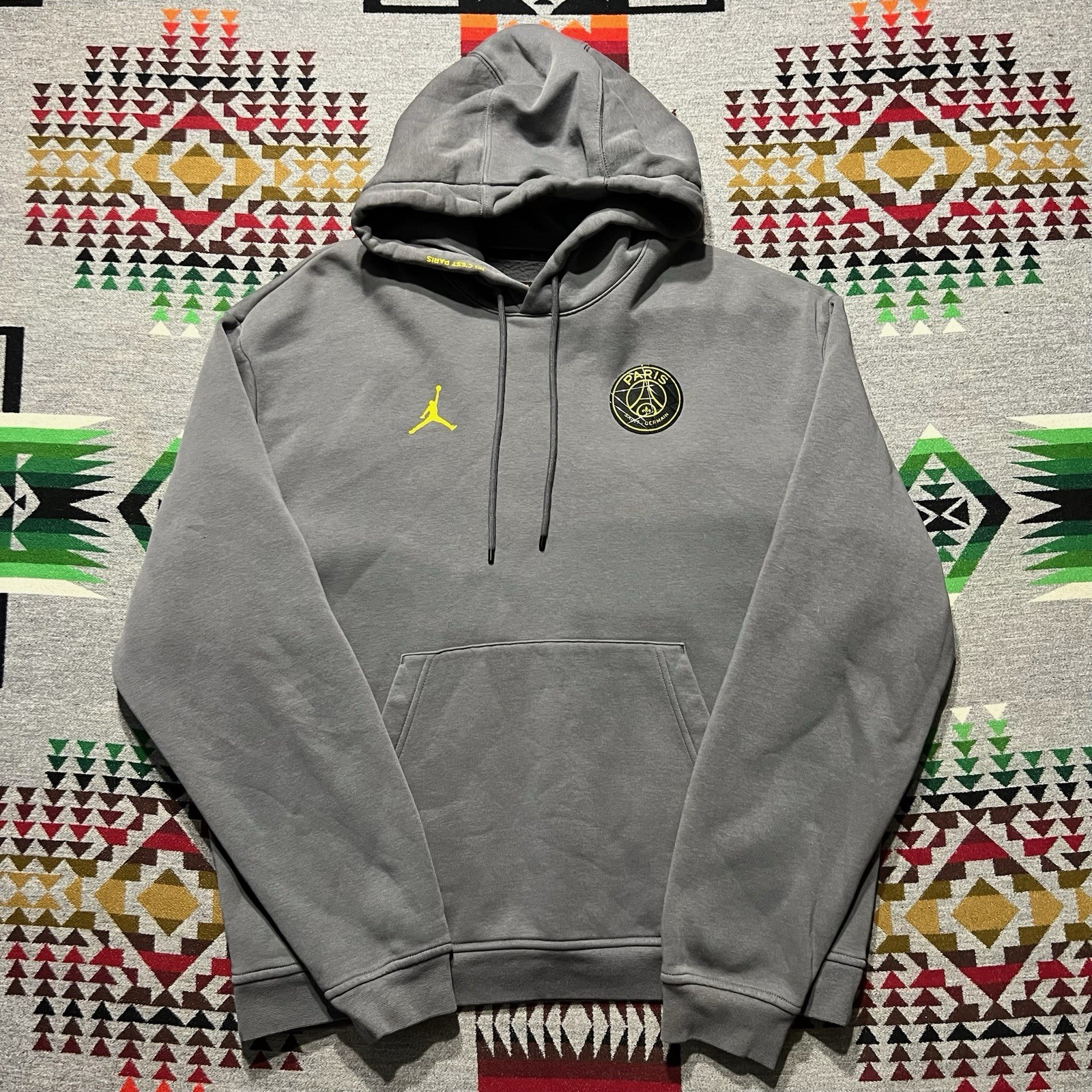 Jordan Paris Saint Germain Hoodie Mens Medium PSG Gray Yellow Logo Sweatshirt A3