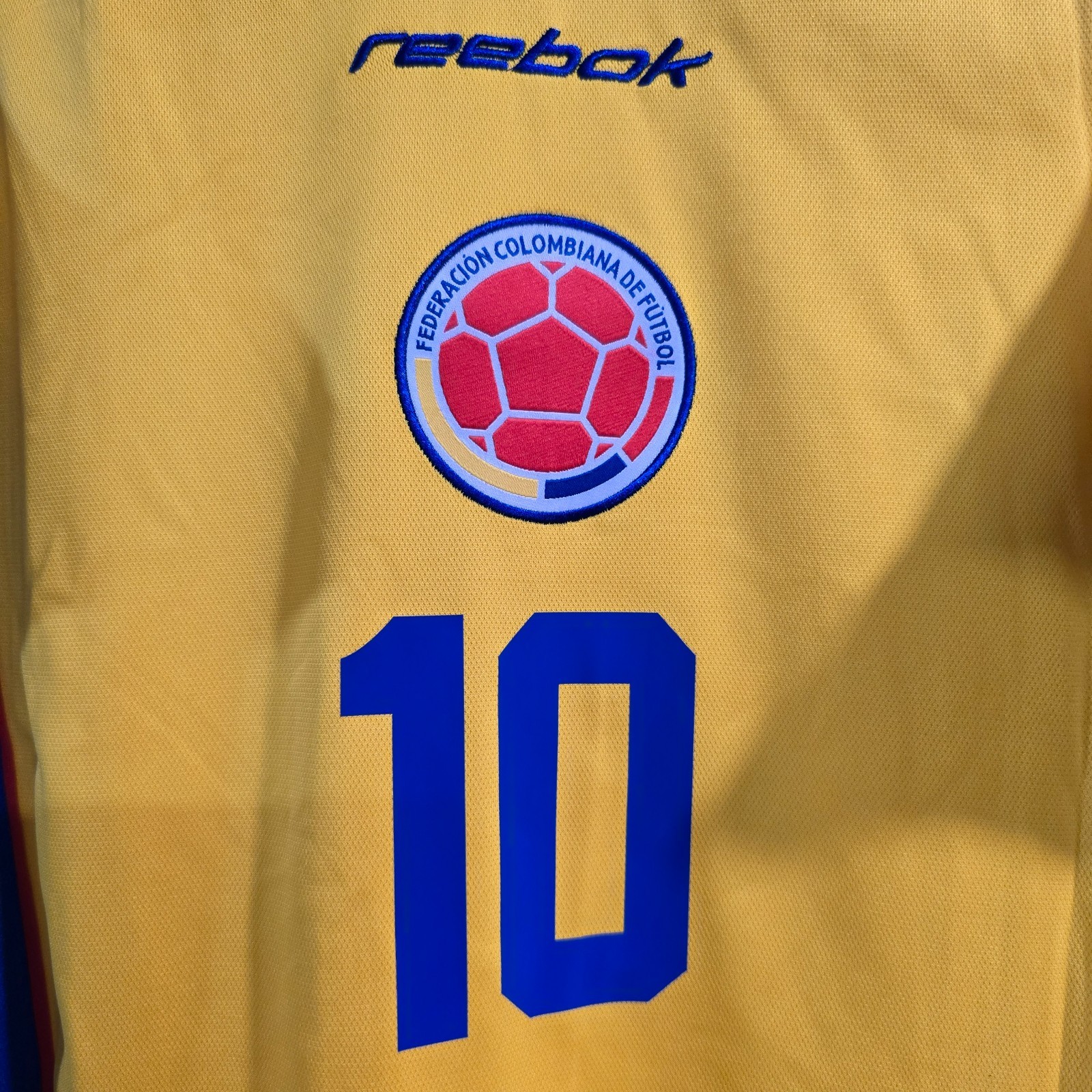COLOMBIA JERSEY RETRO 2001 HOME – CAMPEON COPA AMERICA – VALDERRAMA # 10 – 2XL