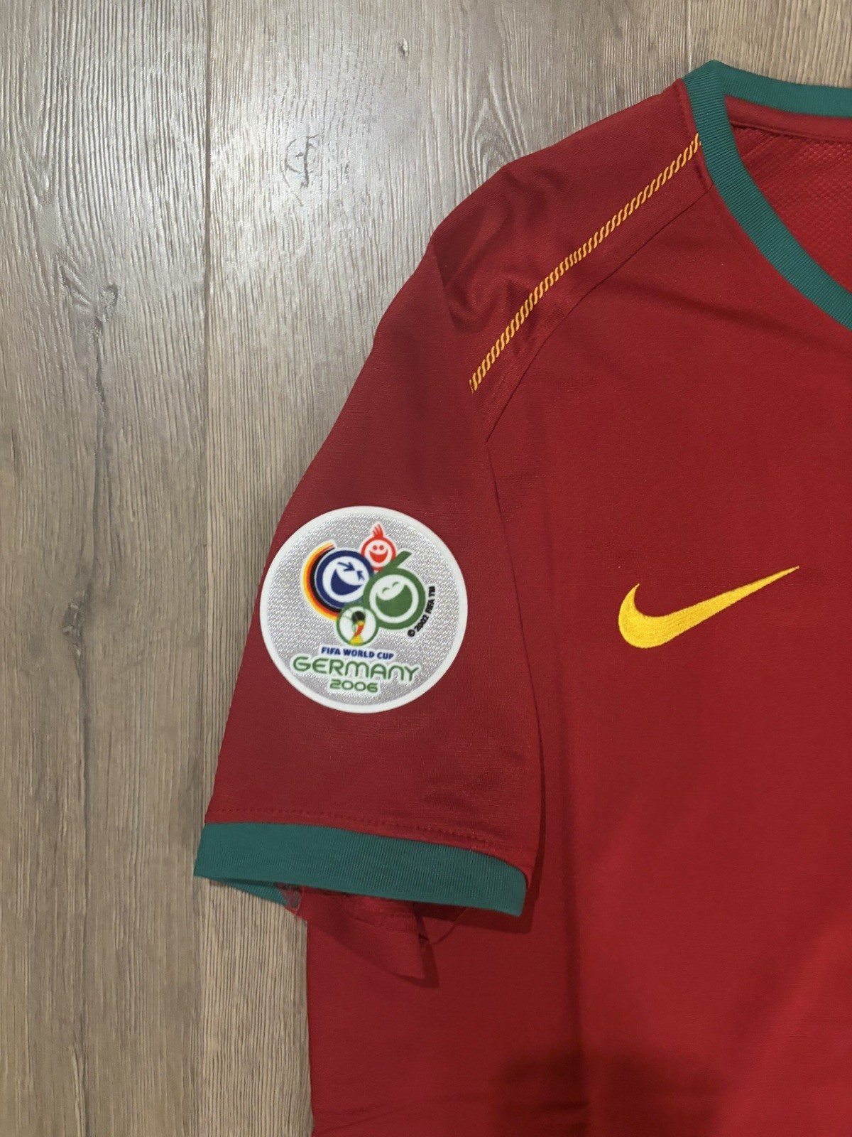 2006 Portugal red football shirt size Extra Large brand new