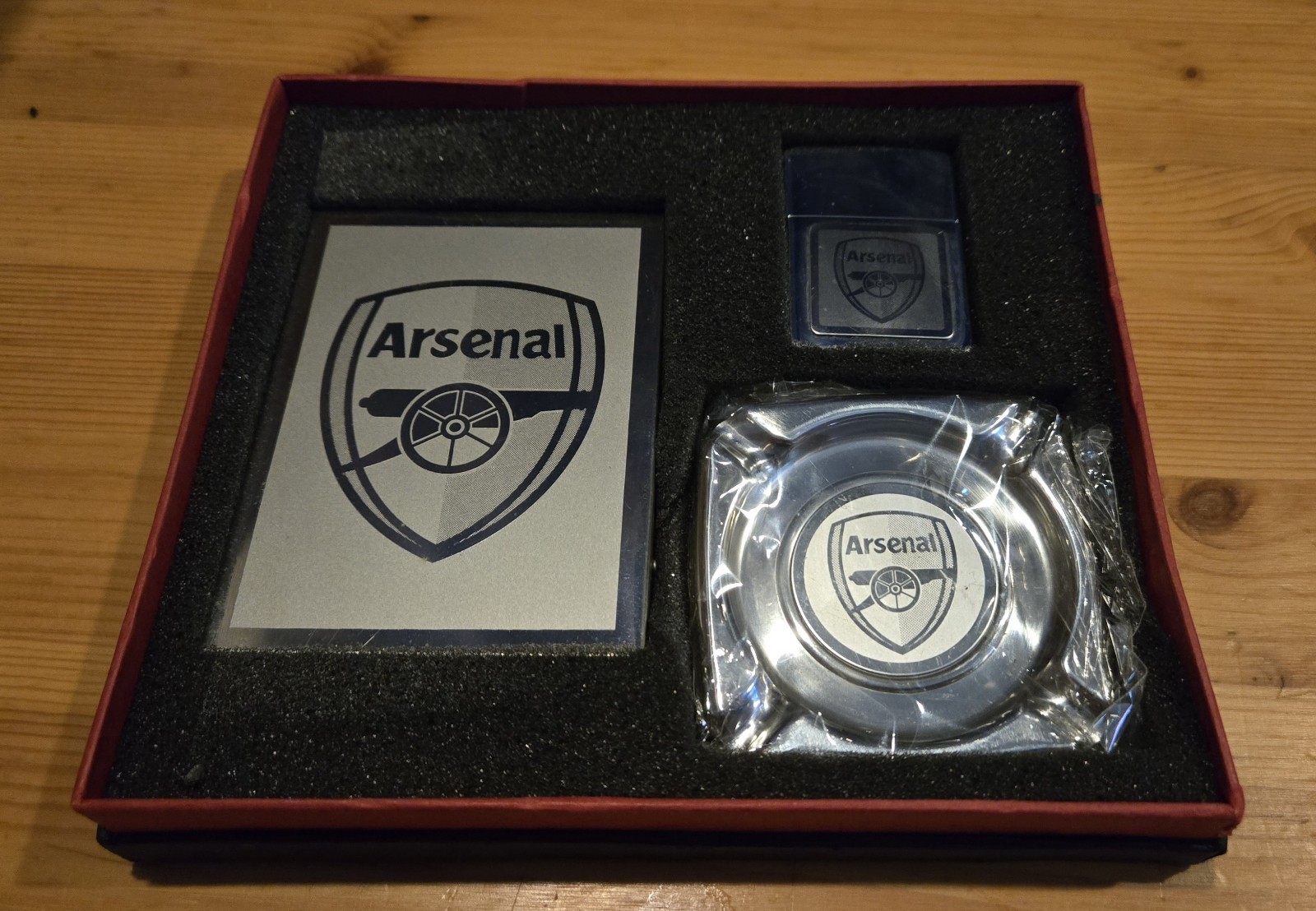 Arsenal Soccer / European Football Team Smoking Set! New! Collector’s Piece!