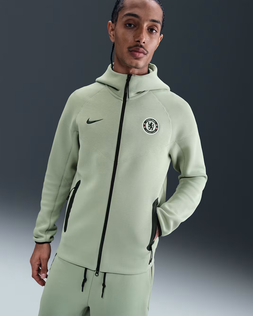 Nike Tech Fleece Chelsea FC Windrunner in Jade Green – LARGE – BRAND NEW